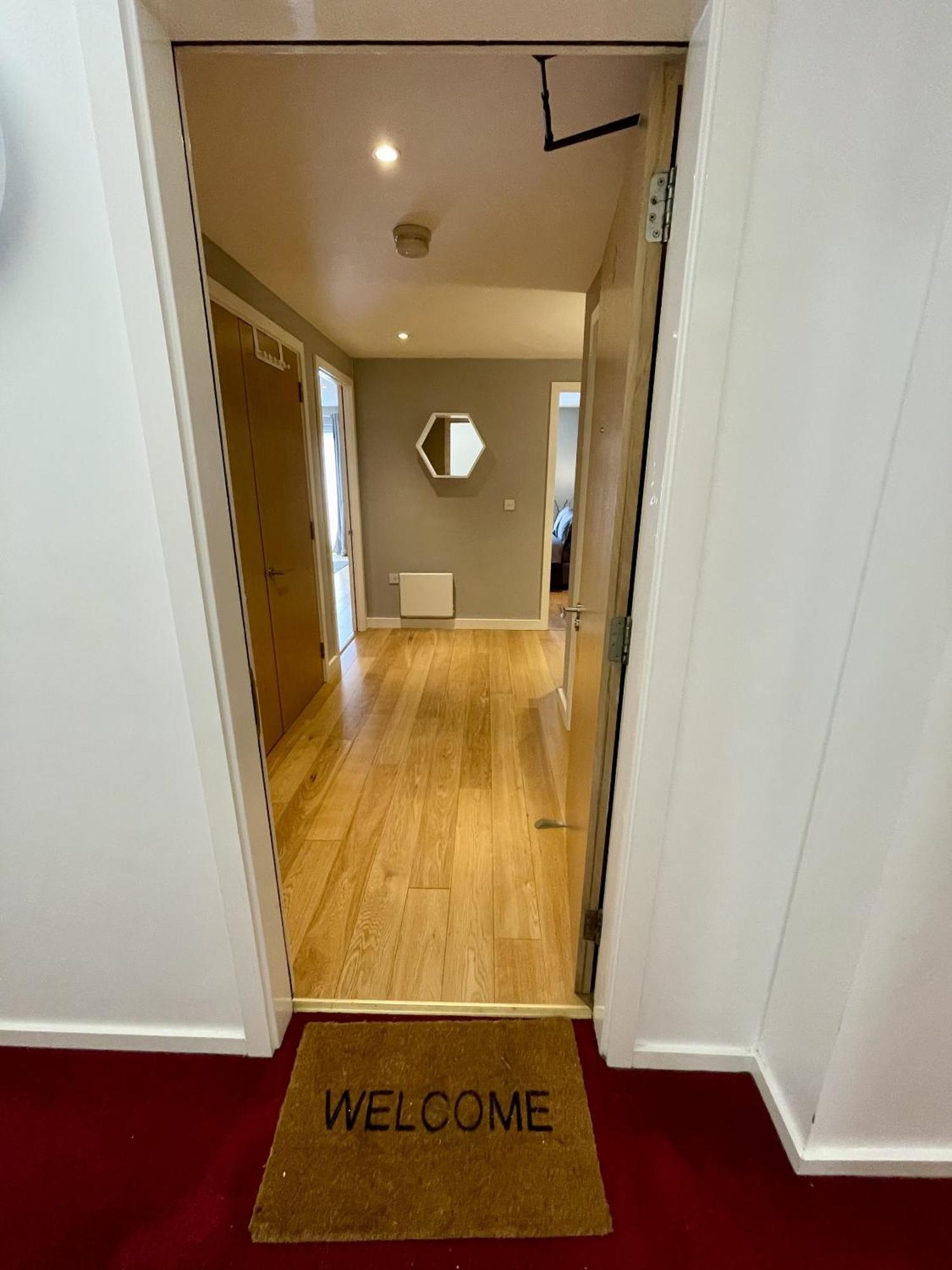 Stunning 2-Bed Town Centre Apartment - Hosted By Hutch Lifestyle Leamington Spa Exterior foto